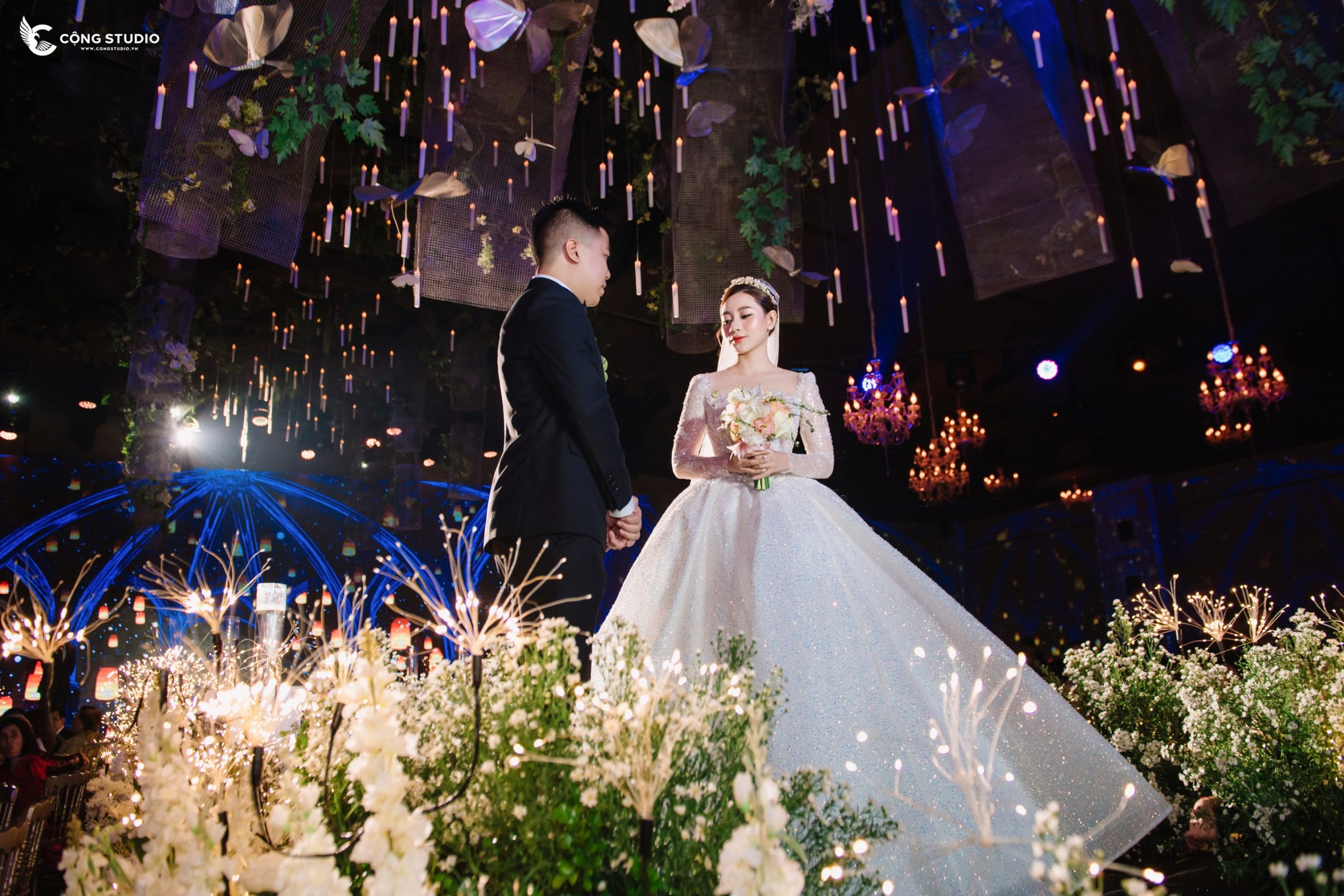 “Duyên do trời định. Phận do trời tạo. Nhưng hạnh phúc do đôi mình cùng nhau tạo nên”.